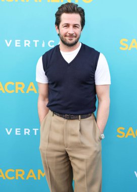 Amerikalı aktör, yönetmen, yazar ve yapımcı Michael Angarano, 7 Nisan 2025 'te Los Angeles, Kaliforniya, ABD' de bulunan Vista Tiyatrosu 'nda düzenlenen Dikey Eğlencenin Özel Gösterimi' ne geldi..