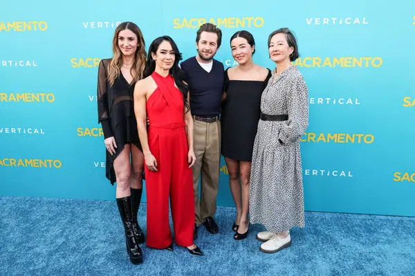 Iman Karram, AJ Mendez, Michael Angarano, Maya Erskine ve Rosalind Chao, 7 Nisan 2025 'te Los Angeles, Kaliforniya, ABD' de Vista Tiyatrosu 'nda düzenlenen Los Angeles Dikey Entertainment' in 'Sacramento' sunun özel gösterimine geldiler..