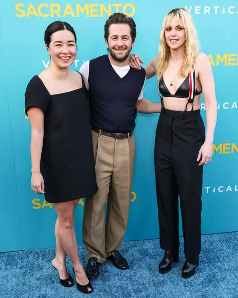 Maya Erskine, Michael Angarano ve Kristen Stewart, 7 Nisan 2025 'te Los Angeles, Kaliforniya, ABD' de Vista Tiyatrosu 'nda düzenlenen Dikey Eğlencenin Özel Gösterimi' ne geldiler..