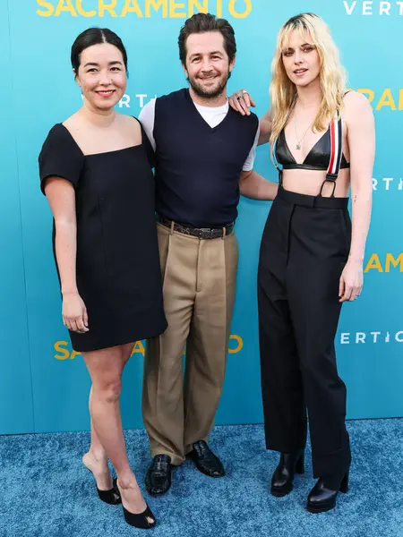 Maya Erskine, Michael Angarano ve Kristen Stewart, 7 Nisan 2025 'te Los Angeles, Kaliforniya, ABD' de Vista Tiyatrosu 'nda düzenlenen Dikey Eğlencenin Özel Gösterimi' ne geldiler..