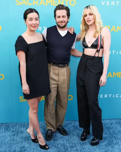 Maya Erskine, Michael Angarano ve Kristen Stewart, 7 Nisan 2025 'te Los Angeles, Kaliforniya, ABD' de Vista Tiyatrosu 'nda düzenlenen Dikey Eğlencenin Özel Gösterimi' ne geldiler..