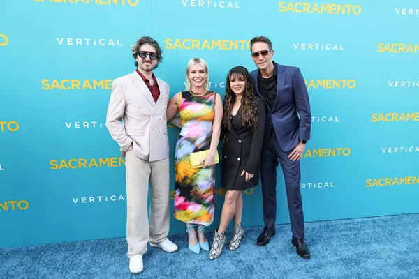 Eric B. Fleischman (L) ve Chris Abernathy (R) 7 Nisan 2025 'te Los Angeles, Kaliforniya, ABD' de Vista Tiyatrosu 'nda düzenlenen Dikey Entertainment' in 'Sacramento' sunun Los Angeles Özel Gösterimi 'ne geldiler.. 