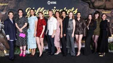 Hilary Swank, Melanie Lynskey, Courtney Eaton, Sophie Nelisse, Warren Kole, Tawny Cypress, Jasmin Savoy Brown, Liv Hewson, Sarah Desjardins, Samantha Hanratty (Sammi Hanratty), Sophie Thatcher ve Christina Ricci Showny 's YellowJackets' a geldiler 