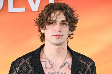 Amerikalı etkili ve model Vinnie Hacker, 12 Nisan 2025 'te ABD' nin Riverside County, Kaliforniya eyaletinde düzenlenen 8. REVOLVE Festivali 'ne geldi..