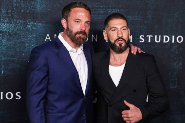 Ben Affleck ve Jon Bernthal 16 Nisan 2025 'te Hollywood, Los Angeles, Kaliforniya, ABD' de bulunan TCL Çin Tiyatrosu IMAX 'te düzenlenen' The Accountant 2 'adlı Amazon MGM Stüdyolarının Los Angeles Premiere' ine geldiler..