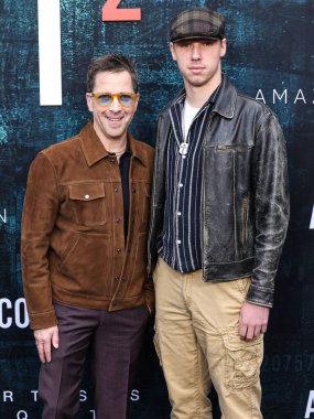 Dan Bucatinsky ve oğlu Jonah Bucatinsky, 16 Nisan 2025 'te Hollywood, Los Angeles, Kaliforniya, ABD' de bulunan TCL Çin Tiyatrosu IMAX 'te düzenlenen Amazon MGM Stüdyolarının Los Angeles Premiere' i 'The Accountant 2' ye geldiler..