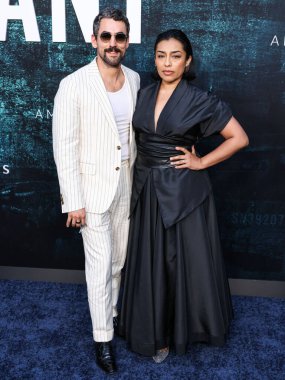 Luis Gerardo Mendez ve Adriana Paz, 16 Nisan 2025 'te Hollywood, Los Angeles, Kaliforniya, ABD' de bulunan TCL Çin Tiyatrosu IMAX 'te düzenlenen' The Accountant 2 'adlı Amazon MGM Stüdyolarının Los Angeles Premiere' ine geldiler..