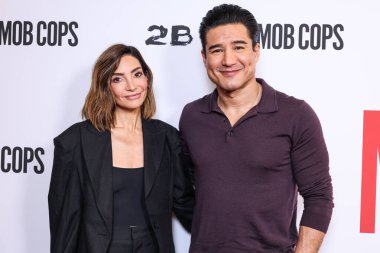 Courtney Mazza Lopez ve kocası Mario Lopez, 23 Nisan 2025 'te Hollywood, Los Angeles, Kaliforniya, ABD' deki Harmony Gold Tiyatrosu 'nda düzenlenen Lionsgate' in 