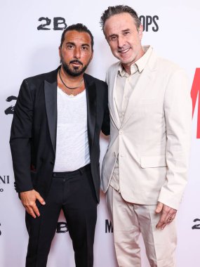 Danny A. Abeckaser ve David Arquette, 23 Nisan 2025 'te Hollywood, Los Angeles, Kaliforniya, ABD' deki Harmony Gold Tiyatrosu 'nda düzenlenen Lionsgate' in Mafya Polisleri 'nin Los Angeles galasına geldiler..