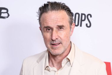 Amerikalı aktör ve film yapımcısı David Arquette, 23 Nisan 2025 'te Hollywood, Los Angeles, Kaliforniya, ABD' deki Harmony Gold Tiyatrosu 'nda düzenlenen Lionsgate' in 'Mafya Polisleri' nin Los Angeles galasına geldi..     