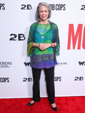 Deborah Geffner, 23 Nisan 2025 'te Hollywood, Los Angeles, Kaliforniya, ABD' deki Harmony Gold Tiyatrosu 'nda düzenlenen Lionsgate' in 'Mafya Polisleri' nin Los Angeles galasına geldi..