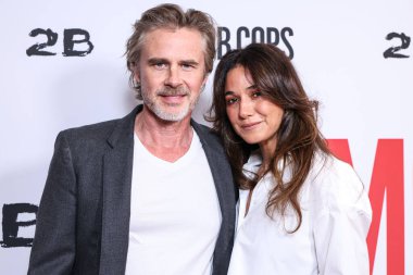 Sam Trammell ve kız arkadaşı Emmanuelle Chriqui, 23 Nisan 2025 'te Hollywood, Los Angeles, Kaliforniya, ABD' deki Harmony Gold Theater 'da düzenlenen Lionsgate' in 'Mafya Polisleri' nin Los Angeles galasına geldiler..    