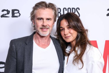 Sam Trammell ve kız arkadaşı Emmanuelle Chriqui, 23 Nisan 2025 'te Hollywood, Los Angeles, Kaliforniya, ABD' deki Harmony Gold Theater 'da düzenlenen Lionsgate' in 'Mafya Polisleri' nin Los Angeles galasına geldiler..    