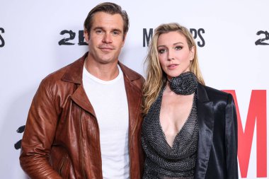 Stephen Huszar ve kız arkadaşı Katie Cassidy, 23 Nisan 2025 'te Hollywood, Los Angeles, Kaliforniya, ABD' deki Harmony Gold Tiyatrosu 'nda düzenlenen Lionsgate' in 