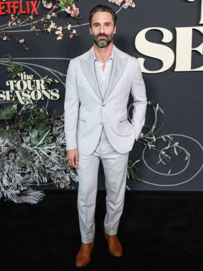 İtalyan oyun yazarı ve yönetmen Marco Calvani, Netflix 'in' The Four Seasons 'sezonunun Los Angeles Premiere' ine 24 Nisan 2025 'te Amerika Yönetmenler Birliği' ndeki DGA Tiyatro Kompleksi 'ne geldi..