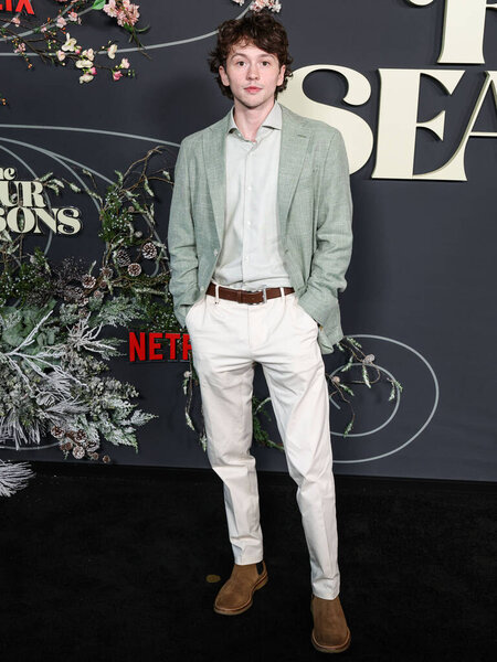 Коул Тристан Мерфи (Cole Tristan Murphy) прибывает на премьеру первого сезона Netflix "Четыре сезона", состоявшегося в театральном комплексе DGA Гильдии режиссёров Америки 24 апреля 2025 года в Лос-Анджелесе, штат Калифорния, США.