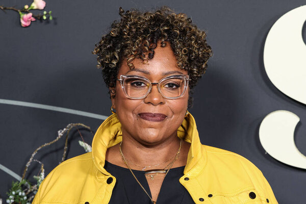 Американский писатель и продюсер Лиза Муз Брайант прибывает на премьеру первого сезона Netflix "Четыре сезона", состоявшегося 24 апреля 2025 года в Лос-Анджелесе, штат Калифорния, США.. 