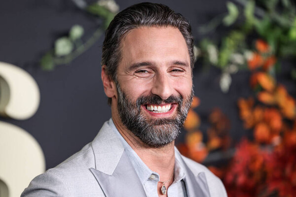 Итальянский драматург и режиссер Марко Кальвани прибывает на премьеру первого сезона Netflix "Четыре сезона", состоявшуюся в театральном комплексе DGA Гильдии режиссёров Америки 24 апреля 2025 года в Лос-Анджелесе, Калифорния, США.