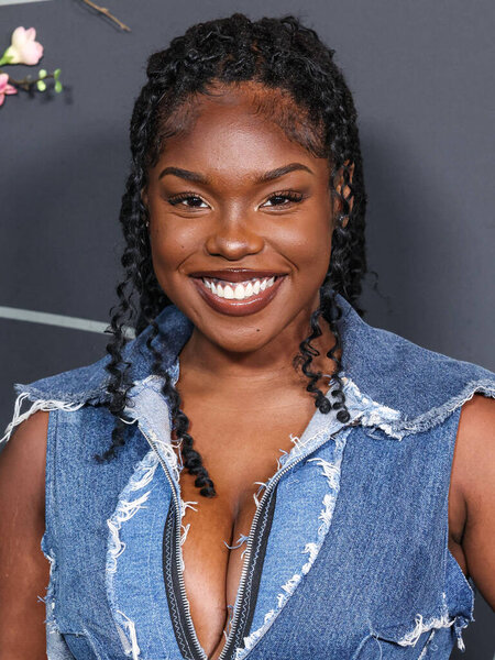 Nandi Nfr Ka прибывает в Лос-Анджелес на премьеру первого сезона Netflix "Четыре сезона", который состоится 24 апреля 2025 года в Лос-Анджелесе, штат Калифорния, США.