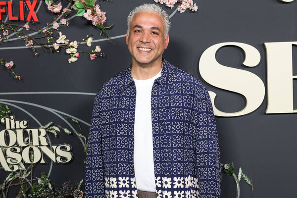 Режиссёр Оз Родригес (Osmany Rodriguez) прибыл на премьеру первого сезона Netflix "Четыре сезона", состоявшуюся 24 апреля 2025 года в театральном комплексе DGA при Гильдии режиссёров Америки в Лос-Анджелесе, штат Калифорния, США. 