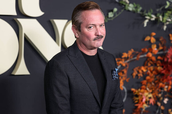 Американский комик, актер и сценарист Томас Леннон прибывает в Лос-Анджелес на премьеру первого сезона Netflix "Четыре сезона", состоявшегося 24 апреля 2025 года в театральном комплексе DGA в Гильдии режиссёров Америки в Лос-Анджелесе, штат Калифорния    