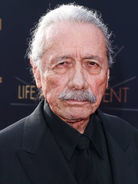 Meksikalı-Amerikalı aktör, yönetmen, yapımcı, yazar ve aktivist Edward James Olmos, 26 Nisan 2025 'te Dolby Tiyatrosu' nda düzenlenen 50. Yıllık AFI (Amerikan Film Enstitüsü) Yaşam Başarı Ödülüne layık görüldü. 
