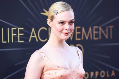 Amerikalı aktris Elle Fanning, 26 Nisan 2025 'te Dolby Tiyatrosu' nda düzenlenen 50. Yıllık AFI (Amerikan Film Enstitüsü) Yaşam Boyu Başarı Ödülü 'ne ulaştı..