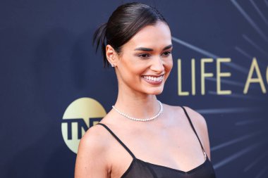 Brezilyalı model Gizele Oliveira, 26 Nisan 2025 tarihinde Dolby Tiyatrosu 'nda düzenlenen 50. Yıllık AFI (Amerikan Film Enstitüsü) Yaşam Boyu Başarı Ödülü' ne ulaştı..