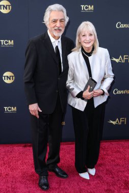 Joe Mantegna ve eşi Arlene Vrhel, 26 Nisan 2025 'te Hollywood, Los Angeles, Kaliforniya, ABD' de düzenlenen Dolby Tiyatrosu 'nda düzenlenen 2025 sayılı Yaşam Boyu Başarı Ödülü' ne geldiler.. 