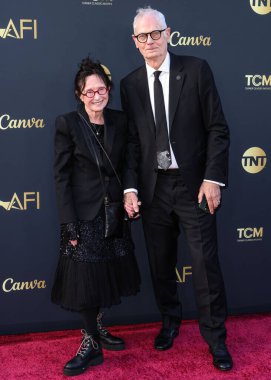 Mary Jo Deschanel ve eşi Caleb Deschanel, 26 Nisan 2025 'te Hollywood, Los Angeles, Kaliforniya' da düzenlenen Dolby Tiyatrosu 'nda düzenlenen 2025 Yaşam Boyu Başarı Ödülü' ne geldiler.
