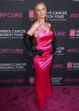 Djuna-Bear Lauder, 28 Nisan 2025 'te Beverly Hilton Oteli' nde düzenlenen Kadın Kanser Araştırma Fonu 'nun Unutulmaz Akşam Yardım Galası 2025' e geldi..