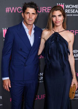 Nacho Figueras ve eşi Delfina Blaquier, 28 Nisan 2025 'te Beverly Hilton Oteli' nde düzenlenen Kadın Kanser Araştırma Fonu 'nun Unutulmaz Akşam Yardım Galası 2025' e geldiler..