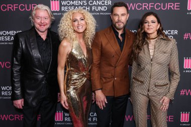 Phillip Sweet, Kimberly Schlapman, Karen Fairchild, Küçük Büyük Şehir 'den Jimi Westbrook, 28 Nisan 2025' te Beverly Hilton Hotel 'de düzenlenen Kadın Kanser Araştırma Fonu' nun Unutulmaz Akşam Yardım Galası 2025 'e geldiler.