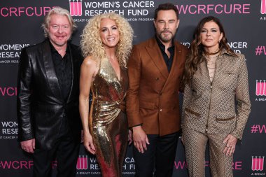 Phillip Sweet, Kimberly Schlapman, Karen Fairchild, Küçük Büyük Şehir 'den Jimi Westbrook, 28 Nisan 2025' te Beverly Hilton Hotel 'de düzenlenen Kadın Kanser Araştırma Fonu' nun Unutulmaz Akşam Yardım Galası 2025 'e geldiler.