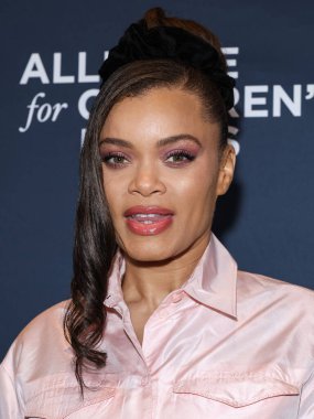 Amerikalı şarkıcı, söz yazarı ve oyuncu Andra Day (Cassandra Monique Batie), 30 Nisan 2025 'te Beverly Wilshire, Los Angeles' ta bulunan A Four Seasons Hotel 'de düzenlenen Çocuk Hakları için Müttefikler 33.