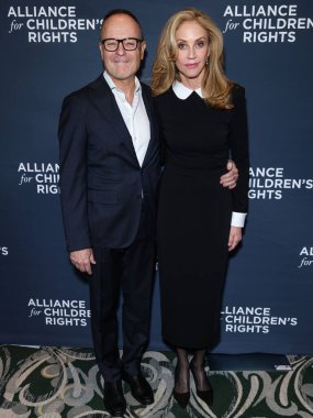 Amerikalı televizyon yapımcısı ve FX Networks Başkanı John Landgraf ve eşi / Amerikalı aktris Ally Walker, 3 Nisan 'da Beverly Wilshire, A Four Seasons Hotel' de düzenlenen 33.