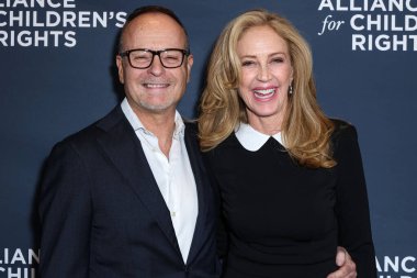Amerikalı televizyon yapımcısı ve FX Networks Başkanı John Landgraf ve eşi / Amerikalı aktris Ally Walker, 3 Nisan 'da Beverly Wilshire, A Four Seasons Hotel' de düzenlenen 33.