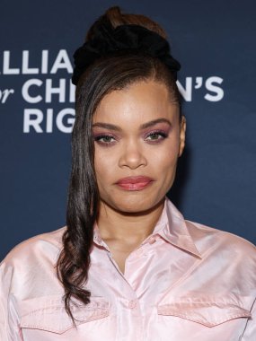 Amerikalı şarkıcı, söz yazarı ve oyuncu Andra Day (Cassandra Monique Batie), 30 Nisan 2025 'te Beverly Wilshire, A Four Seasons Hotel' de düzenlenen Çocuk Hakları için Müttefikler 33.