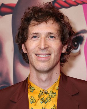 Amerikalı sanatçı, yapımcı, yapımcı ve aktör Daryl Wein, 1 Mayıs 2025 'te Beverly Hills, Los Angeles, Kaliforniya, ABD' de düzenlenen Güzel Sanatlar Tiyatrosu 'nda düzenlenen' Electra 'nın Los Angeles Prömiyeri' ne geldi..