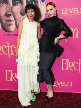 Bahraini-Amerikalı yönetmen Hala Matar ve Bulgar aktris Maria Bakalova, 1 Mayıs 2025 'te Beverly Hills, Los Angeles, Kaliforniya, ABD' deki Güzel Sanatlar Tiyatrosu 'nda düzenlenen 33. Seviye Eğlence' nin 'Electra' sına geldiler..