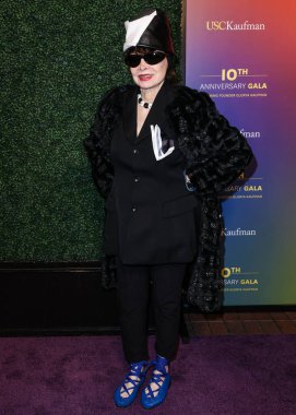 Amerikalı şarkıcı, koreograf, dansçı, aktris ve yönetmen Toni Basil, 3 Mayıs 2025 'te Güney Kaliforniya Üniversitesi' nde düzenlenen USC Glorya Kaufman Dans Okulu 10. 