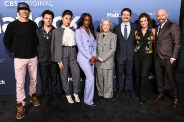 Eric Christian Olsen, David Del Rio, Leah Lewis, Skye P. Marshall, Kathy Bates, Jason Ritter, Jennie Snyder Urman ve Jon Cryer, 5 Mayıs 2025 'te DGA Tiyatro Kompleksi' nde düzenlenen CBS 'Matlock' 1.