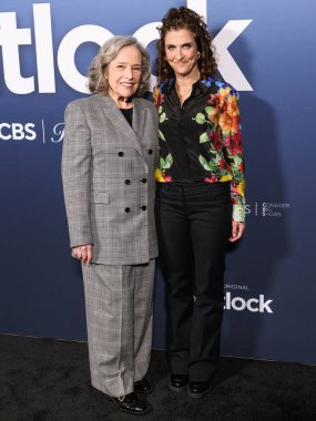 Kathy Bates ve Jennie Snyder Urman, 5 Mayıs 2025 'te Amerika Yönetmenler Birliği' ndeki DGA Tiyatro Kompleksi 'nde düzenlenen CBS' nin 1..     