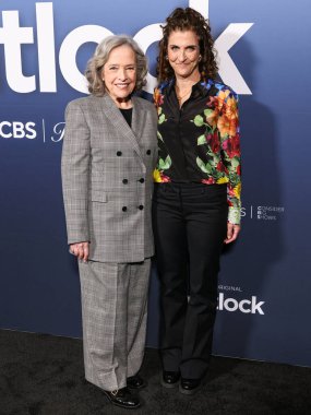 Kathy Bates ve Jennie Snyder Urman, 5 Mayıs 2025 'te Amerika Yönetmenler Birliği' ndeki DGA Tiyatro Kompleksi 'nde düzenlenen CBS' nin 1..     