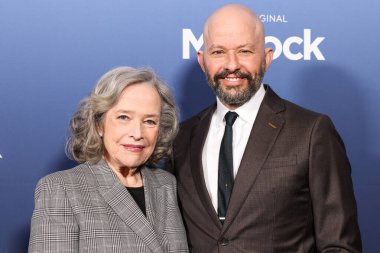 Kathy Bates ve Jon Cryer, 5 Mayıs 2025 'te Amerika Yönetmenler Birliği' ndeki DGA Tiyatro Kompleksi 'nde düzenlenen 1..     