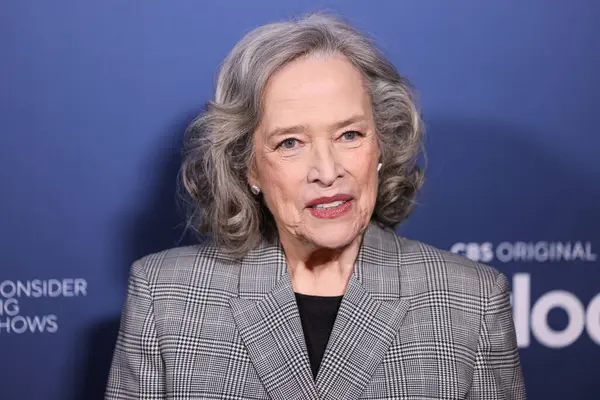 Amerikalı aktris Kathy Bates, 5 Mayıs 2025 'te Amerika Yönetmenler Derneği' ndeki DGA Tiyatro Kompleksi 'nde düzenlenen CBS' in 1. Sezon, Emmy FYC etkinliğine geldi..    