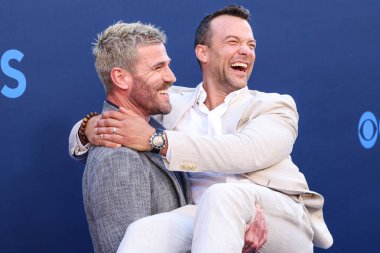 NCIS 'ten Kyle Schmid ve Austin Stowell: Kökenler CBSFEST 2025-2026: Paramount Stüdyoları' nda 7 Mayıs 2025 'te ABD' nin Los Angeles şehrinde gerçekleştirilen program duyurusu.