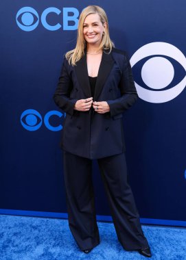 The Neighborhood 'dan Beth Behrs, CBSFEST 2025-2026: Paramount Stüdyoları' nda 7 Mayıs 2025 'te, ABD' nin Los Angeles, Kaliforniya 'da düzenlenen duyuru programına ulaştı..     