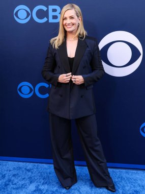The Neighborhood 'dan Beth Behrs, CBSFEST 2025-2026: Paramount Stüdyoları' nda 7 Mayıs 2025 'te, ABD' nin Los Angeles, Kaliforniya 'da düzenlenen duyuru programına ulaştı..     