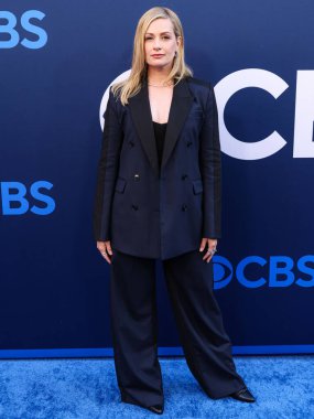 The Neighborhood 'dan Beth Behrs, CBSFEST 2025-2026: Paramount Stüdyoları' nda 7 Mayıs 2025 'te, ABD' nin Los Angeles, Kaliforniya 'da düzenlenen duyuru programına ulaştı..     